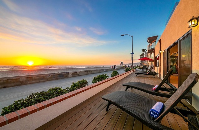 Newly Remodeled! 6BD Right on the Ocean Front Walk w/Beautiful Massive Rooftop Deck & Hot Tub, Steps away from the Sand!
