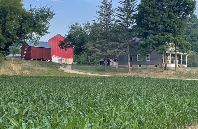 Newly remodeled Farmhouse with Country Charm!nSleeps 10 people comfortably