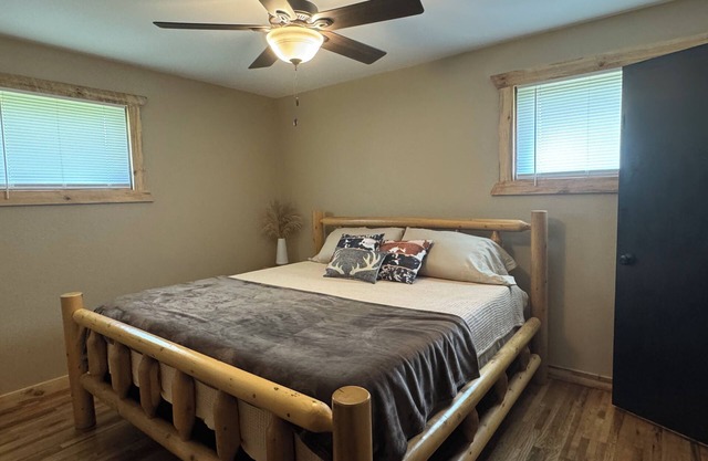 Newly remodeled, fully equipped house close to many LAKES and TRAILS!