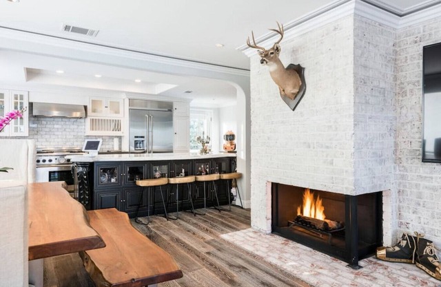 Newly remodeled, spacious Lantern village home