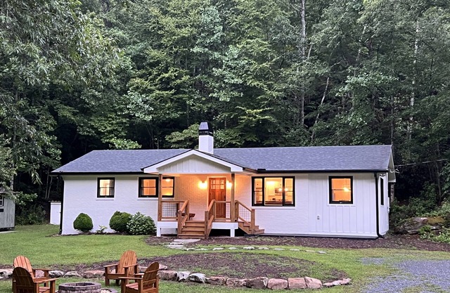 Newly remodeled cabin in DuPont State Forest between Brevard & Hendersonville