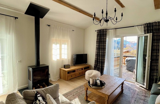 Newly Renovated Chalet with Fireplace and Stunning Mountain View