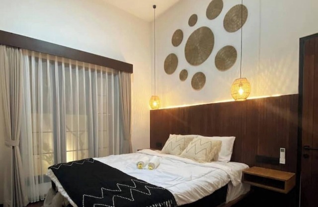 Newly Renovated & Comfy 3BD Villa in Kerobokan. 10 min to Seminyak Beach