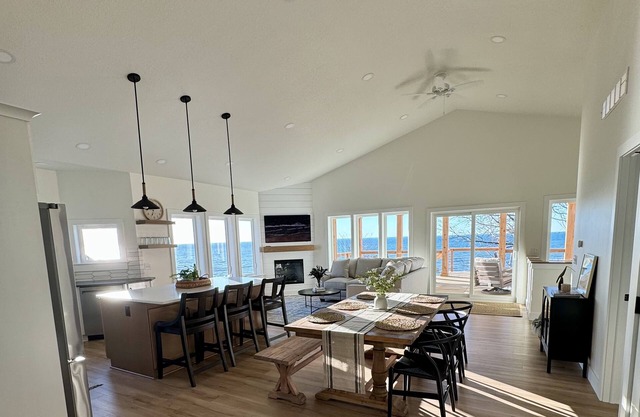 Newly renovated lake house on the shores of Lake Erie with private beach access!