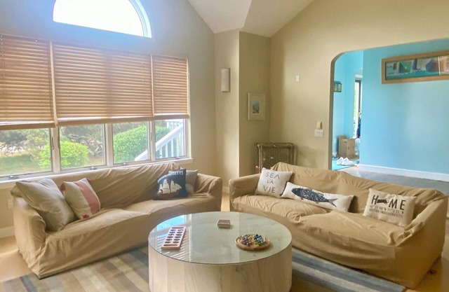 NEWLY RENOVATED, LARGE, SERENE, SUNNY HOME ON PRIVATE ROAD