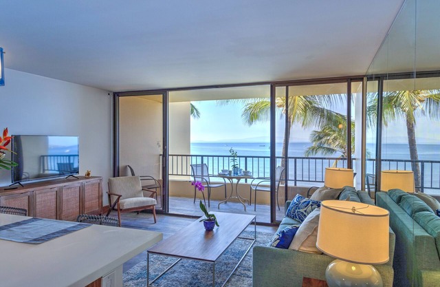 Newly renovated Oceanfront Condo! Incredible Sunsets, Endless Views