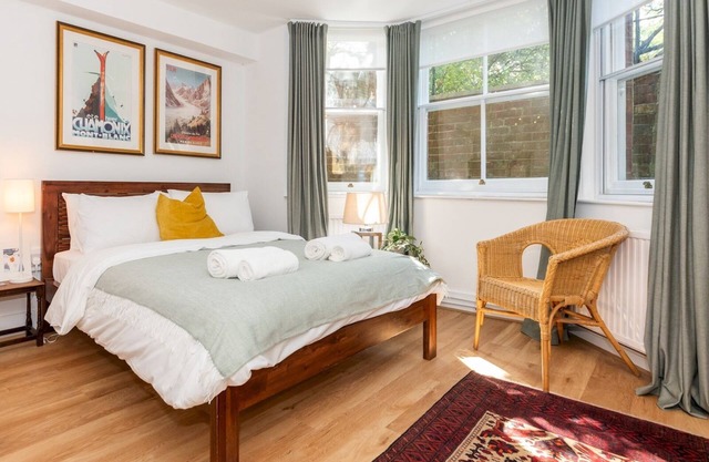 Newly Renovated Studio Quiet Location Free Parking | Pass the Keys