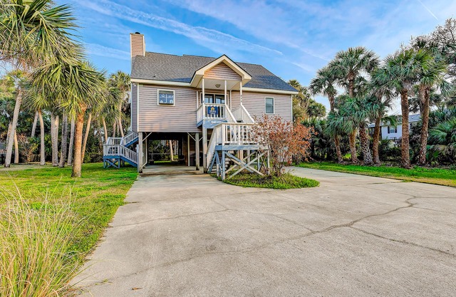 Newly Updated, Dog-Friendly Home w/Screened Porch & WiFi - Walk to the Beach