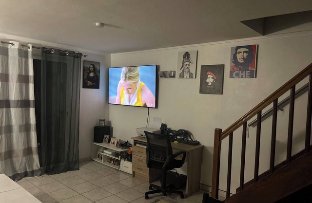 Next to the Ile de Loisir in Cergy, separate room in a house