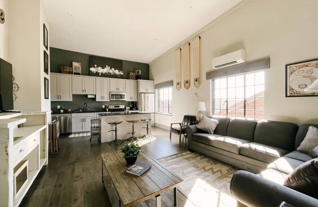 Neyland View Condo - Heart of Downtown Knoxville