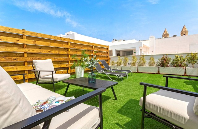 Nice 3 BD apartment with terrace in Cadiz center. San Antonio II