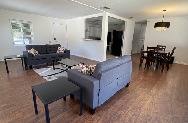 Nice and cozy 2 bedrooms guest house with parking in premises