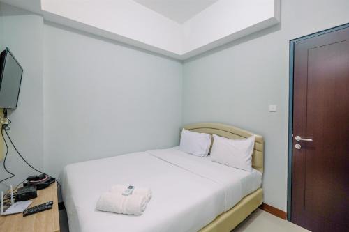 Nice and Elegant 1BR at Royal Heights Apartment By Travelio