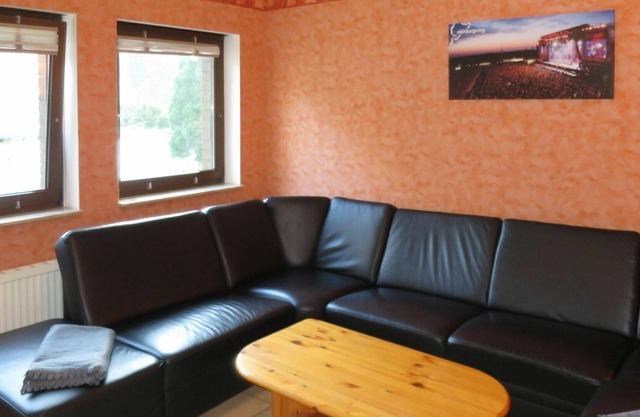 Nice apartment for 5 guests with WIFI, TV, pets allowed and parking