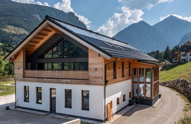 Nice apartment for 4 guests with WIFI, hot tub, TV and patio