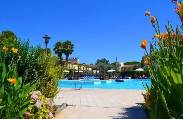 Nice apartment for 4 guests with A/C, pool, WIFI, TV and pets allowed