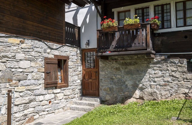 Nice apartment for 4 guests with TV, balcony, pets allowed, panoramic view and parking