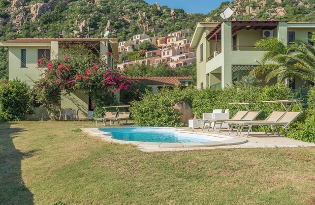 Nice apartment for 4 guests with A/C, pool, terrace and pets allowed