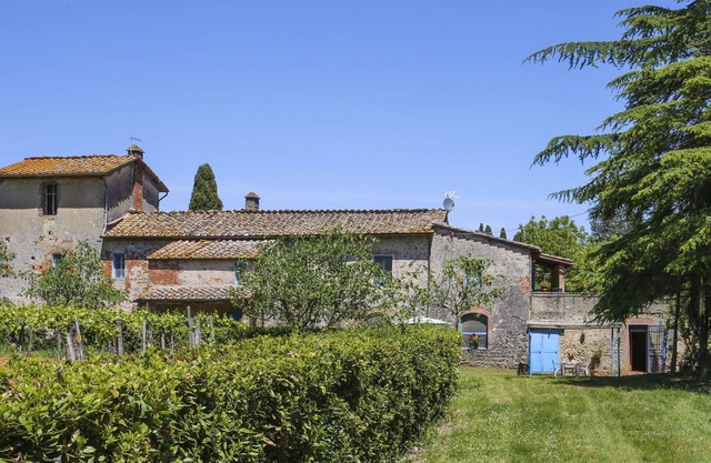 Nice apartment in villa for 4 people with WIFI, pool, TV, patio, pets allowed and panoramic view