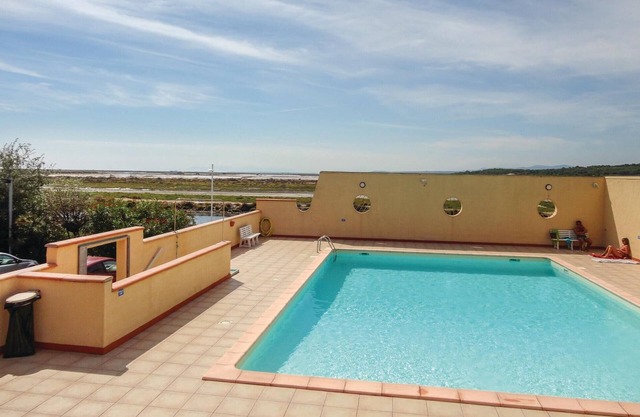 Nice apartment in Gruissan with kitchen