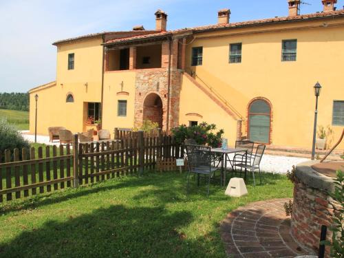 Nice apartment in Guasticce with pool