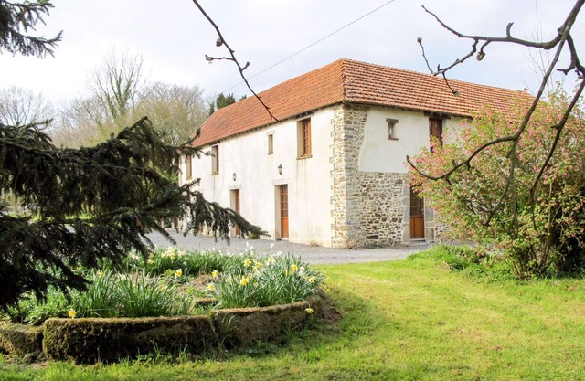Nice apartment in villa for 3 guests with WIFI, TV, patio and pets allowed