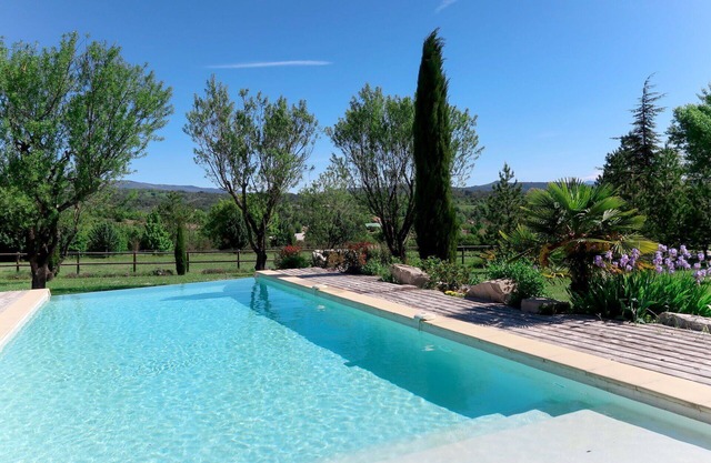 Nice apartment in villa for 8 guests with pool, WIFI, TV, patio and pets allowed