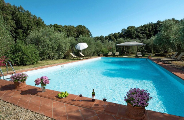 Nice apartment in villa for 2 guests with pool, WIFI, terrace, pets allowed and panoramic view