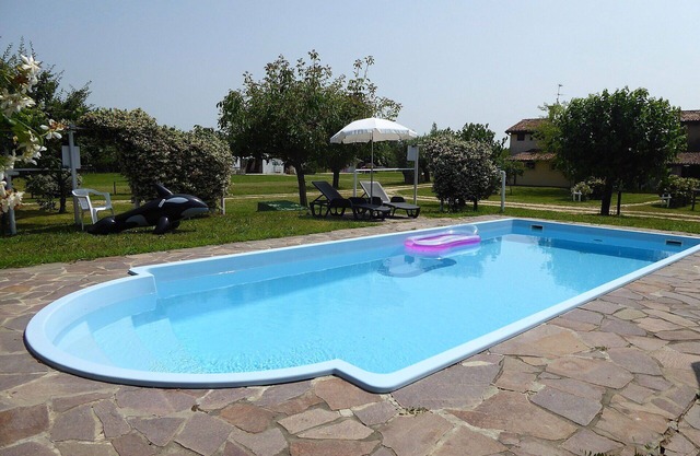 Nice apartment in villa for 6 people with WIFI, pool, A/C, TV, terrace and pets allowed
