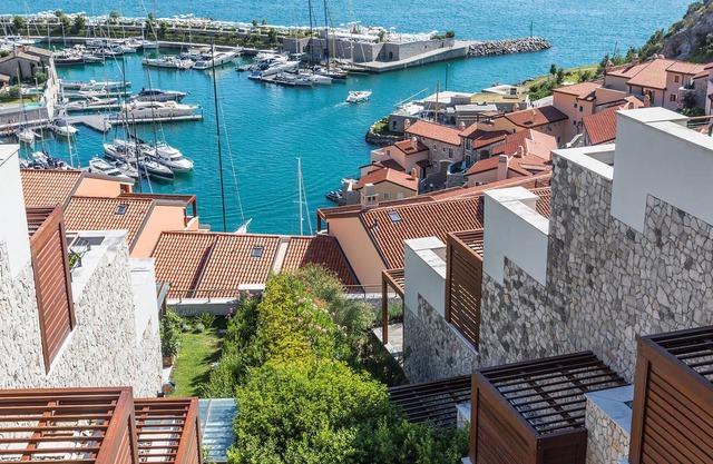 Nice apartment with sea view, located a few hundred meters from the sandy beach.