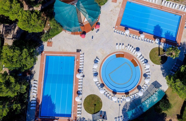 Nice apartment with A/C, WIFI, pool, TV, balcony, pets allowed and parking, close to Lecce