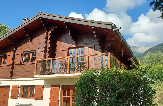 Nice chalet between Lake Annecy and mountains