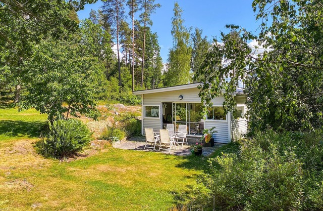 Nice home in Bjällebäck with WiFi