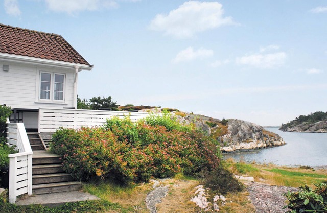 Nice home in Flekkerøy with kitchen
