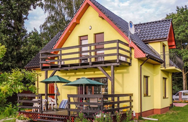 Nice home in Nowe Warpno with kitchen