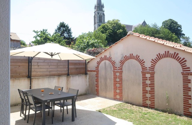 Nice home in Saint-Viaud with WiFi