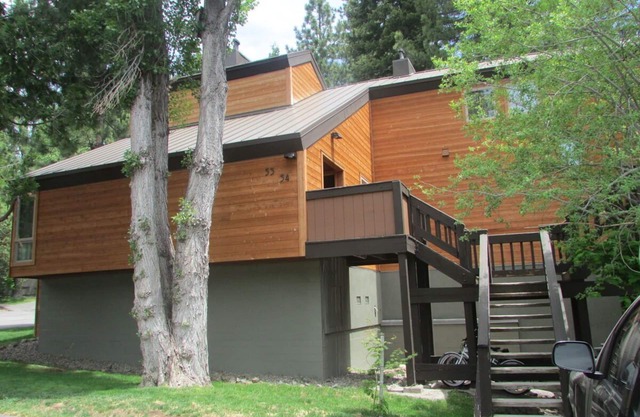 Nice home w/HOA pool, close to Tahoe City & beach