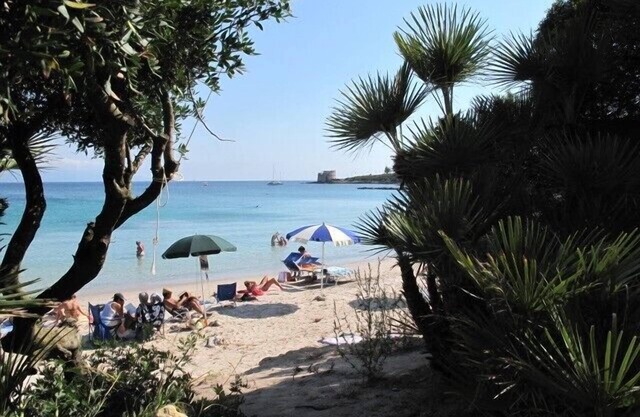 Nice house a walking distance from the sea. Small terraced villa with 3 bedrooms
