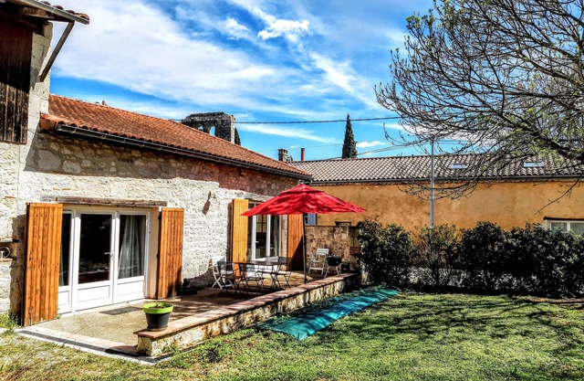 Nice house in Lot-et-Garonne with a terrace, swimming pool, and optional SPA.