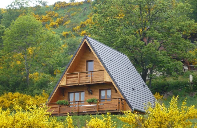 Nice independent chalet-Buron in the volcano park