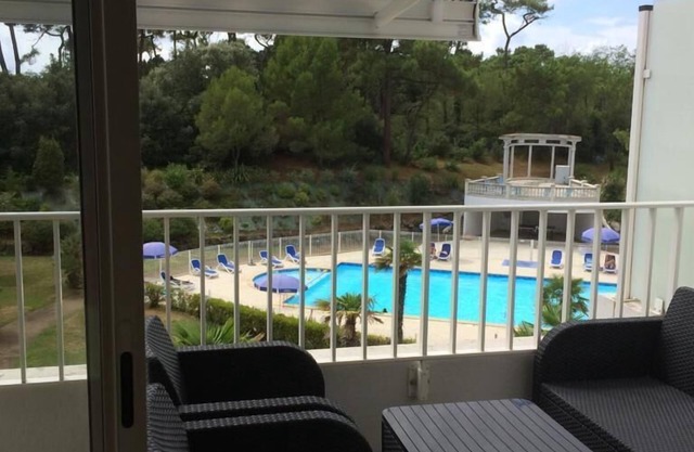 Nice large 2 bedroom apartment with all comfort, quiet, top floor.