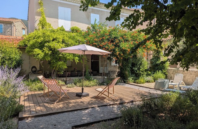 Nice old house with garden in the center of Nyons