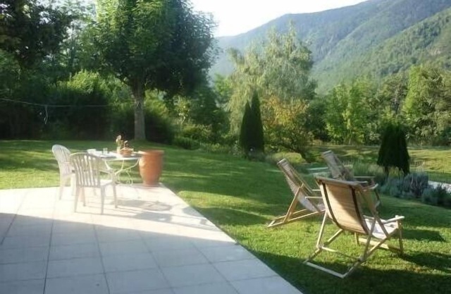 Nice, quiet and wide house ; rental fitted for large family. Near Ax les thermes