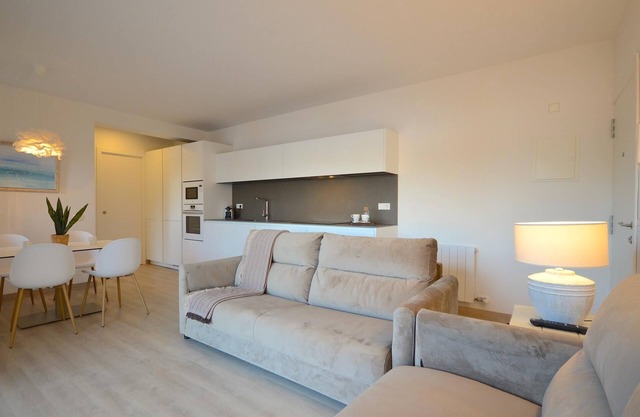 NICE REFURNISHED APARTMENT IN FRONT OF THE SEA