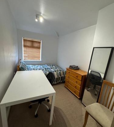 Nice short stay room in Coventry city center