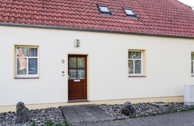 Nice, small vacation apartment on the 1st floor with functional furnishings and mini kitchen.