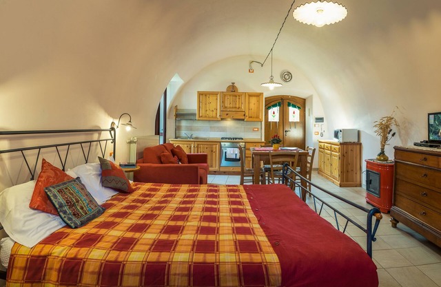 Nice studio with lake view in Zorzino castle, Adele apartment