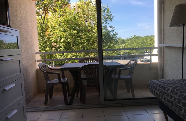Nice studio with terrace, 10 min walk from the beach