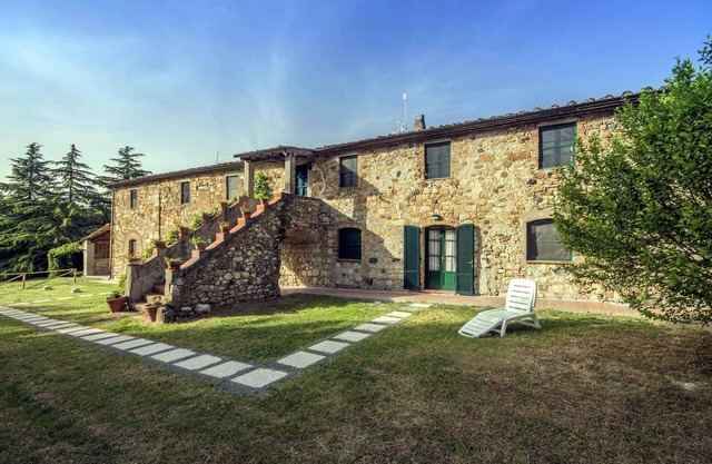 Nice, typical Tuscan accommodations with A/C, Wi-Fi, in a pretty farmhouse, D2