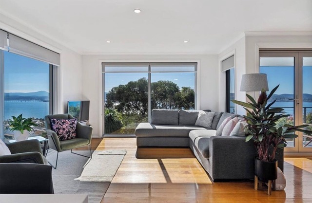 Nicolas Escape panoramic views luxury and space